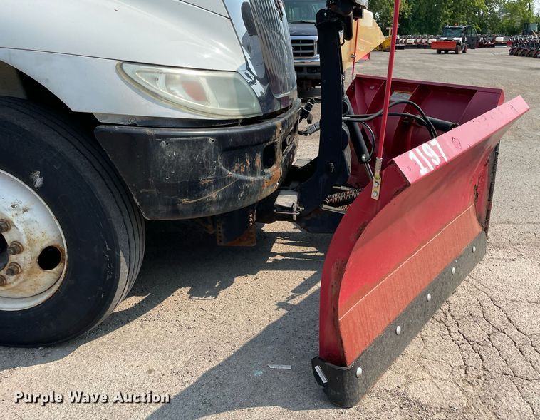 image for item DS8809 2005 International 4300  spreader truck