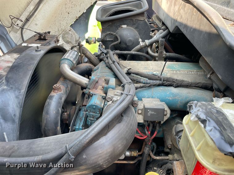 image for item DS8809 2005 International 4300  spreader truck