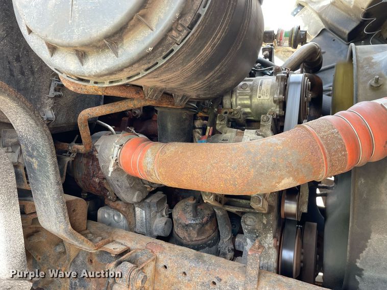 image for item DS8809 2005 International 4300  spreader truck