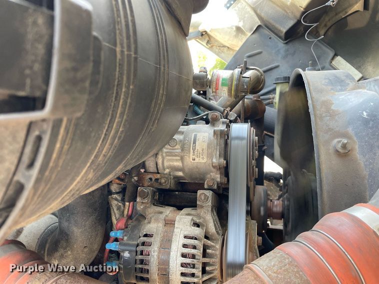 image for item DS8809 2005 International 4300  spreader truck