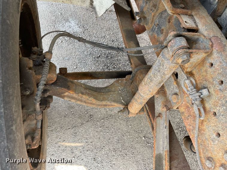 image for item DS8809 2005 International 4300  spreader truck