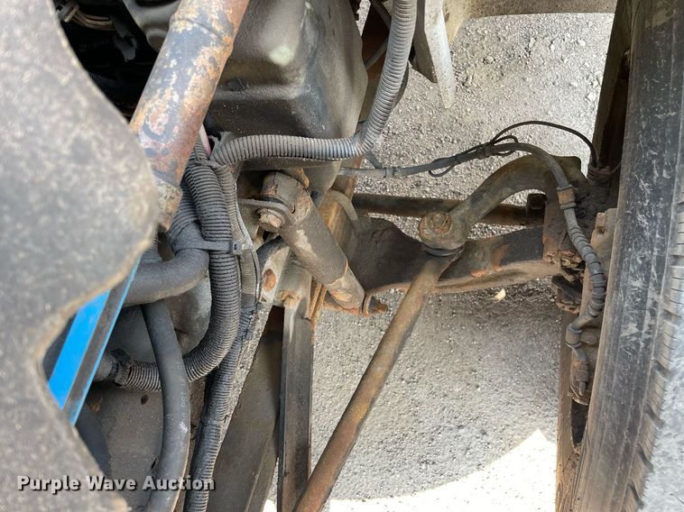 image for item DS8809 2005 International 4300  spreader truck