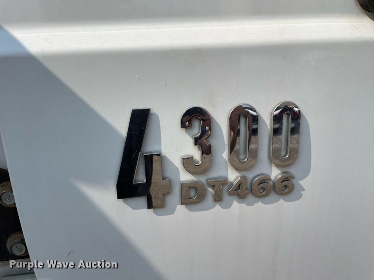 image for item DS8809 2005 International 4300  spreader truck