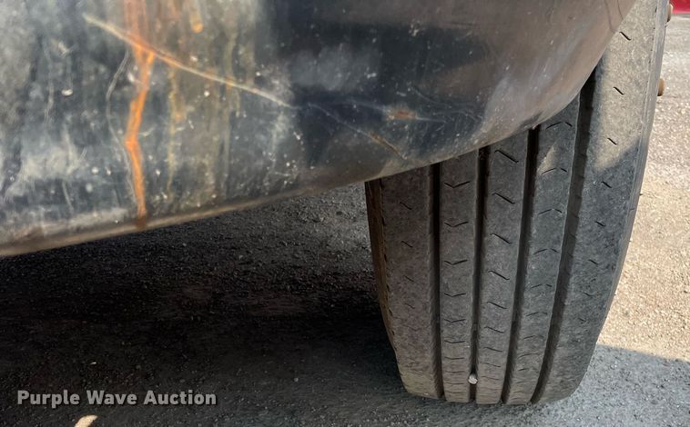 image for item DS8809 2005 International 4300  spreader truck