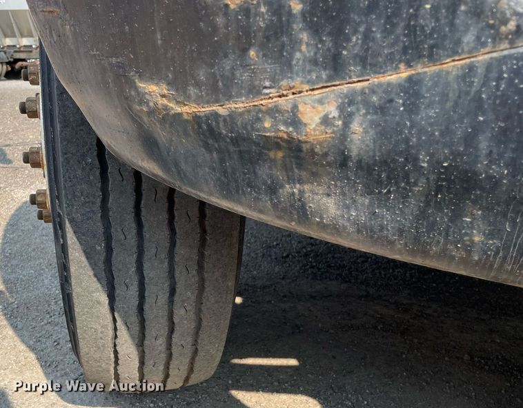 image for item DS8809 2005 International 4300  spreader truck