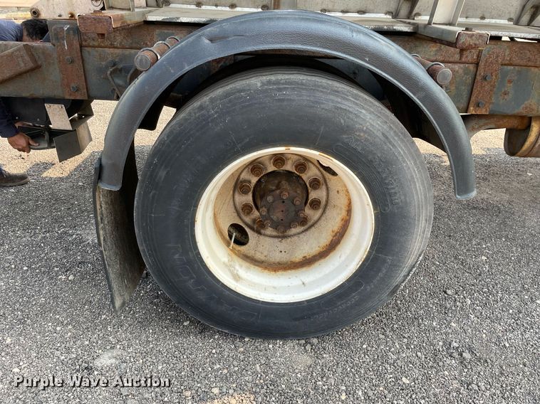 image for item DS8809 2005 International 4300  spreader truck