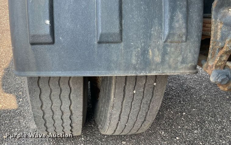 image for item DS8809 2005 International 4300  spreader truck