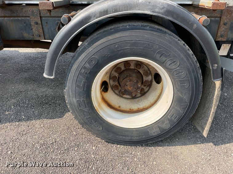 image for item DS8809 2005 International 4300  spreader truck