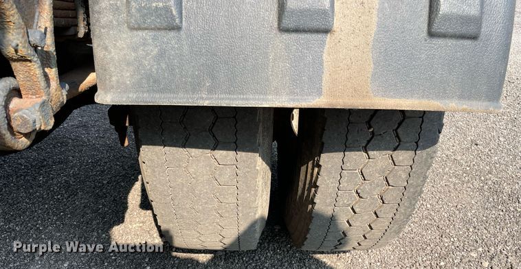 image for item DS8809 2005 International 4300  spreader truck