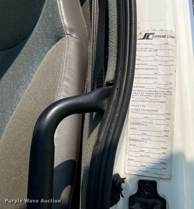 image for item DS8809 2005 International 4300  spreader truck