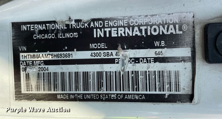 image for item DS8809 2005 International 4300  spreader truck