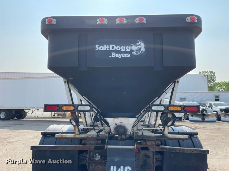 image for item DS8810 2004 International 4300  spreader truck