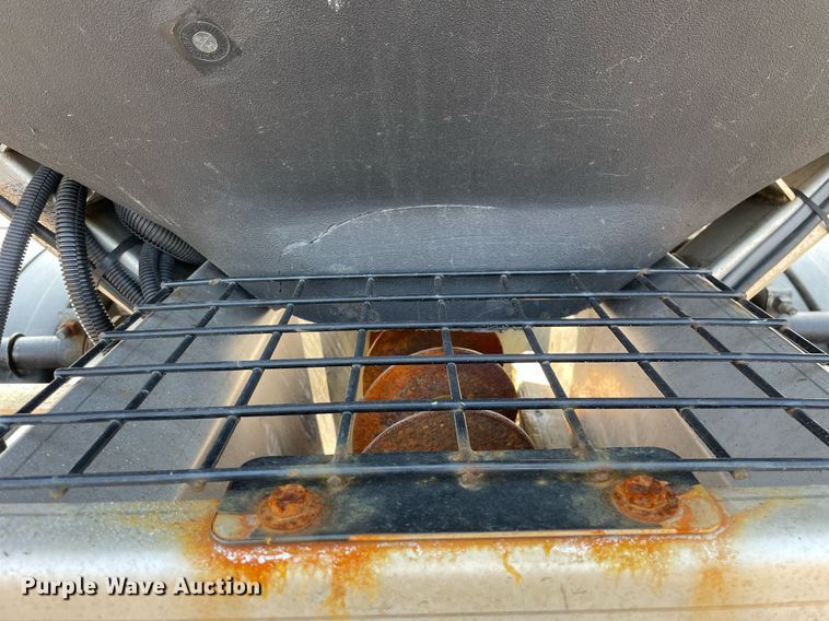 image for item DS8810 2004 International 4300  spreader truck