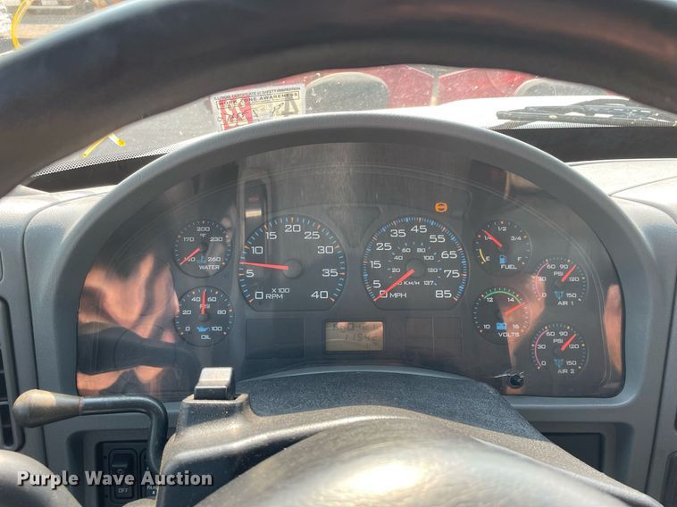 image for item DS8810 2004 International 4300  spreader truck