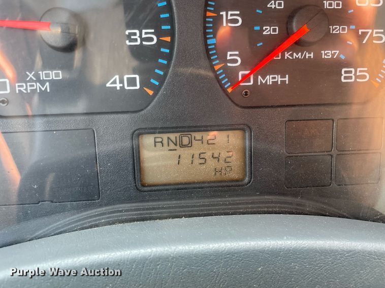 image for item DS8810 2004 International 4300  spreader truck