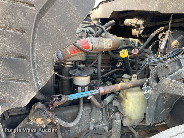 image for item DS8810 2004 International 4300  spreader truck