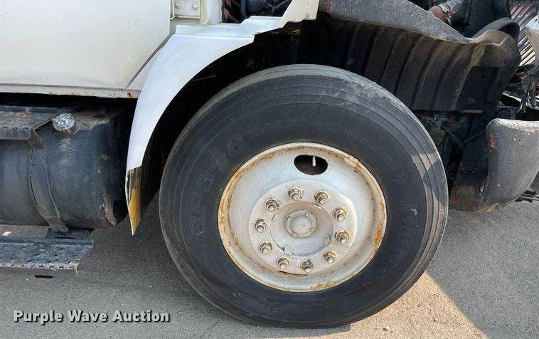 image for item DS8810 2004 International 4300  spreader truck