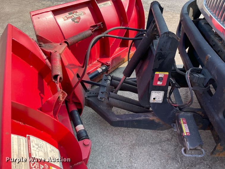 image for item DS8811 2005 International 4300  spreader truck