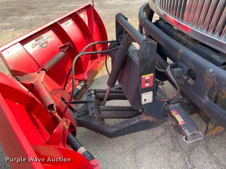 image for item DS8811 2005 International 4300  spreader truck