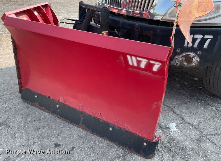 image for item DS8811 2005 International 4300  spreader truck