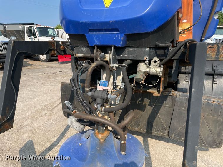 image for item DS8811 2005 International 4300  spreader truck