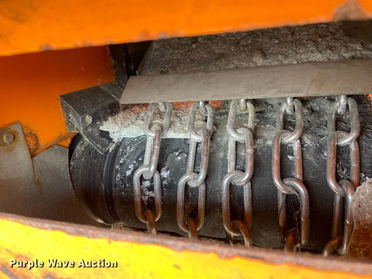 image for item DS8811 2005 International 4300  spreader truck