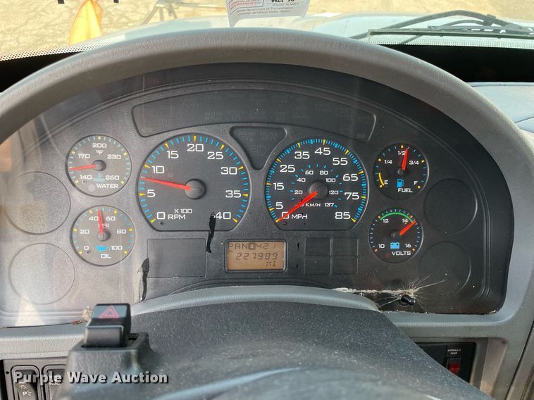 image for item DS8811 2005 International 4300  spreader truck