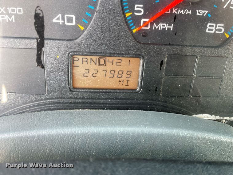 image for item DS8811 2005 International 4300  spreader truck