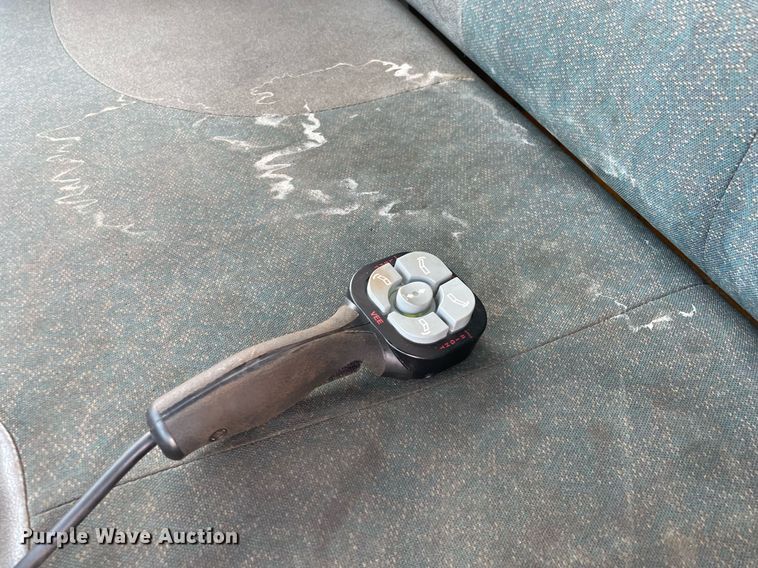 image for item DS8811 2005 International 4300  spreader truck