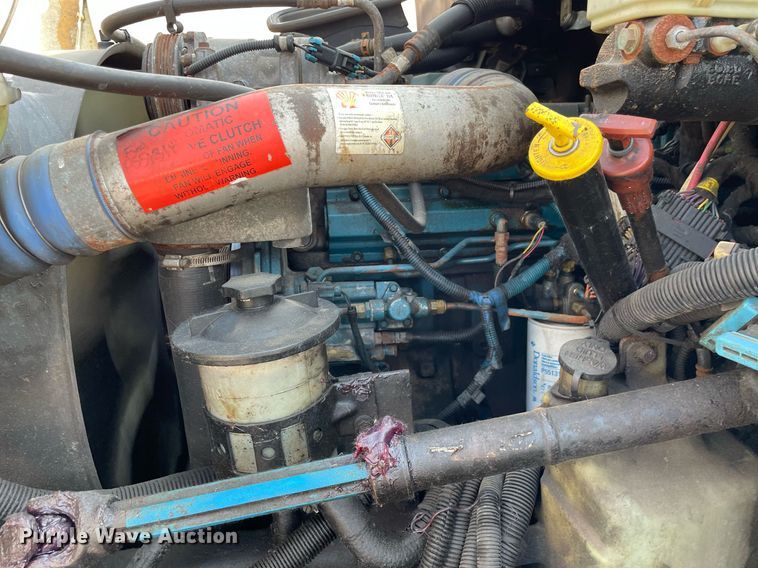 image for item DS8811 2005 International 4300  spreader truck