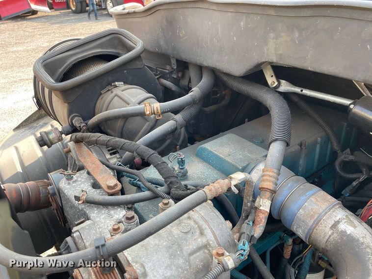 image for item DS8811 2005 International 4300  spreader truck