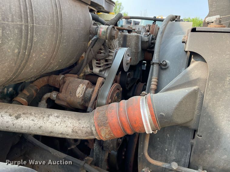 image for item DS8811 2005 International 4300  spreader truck