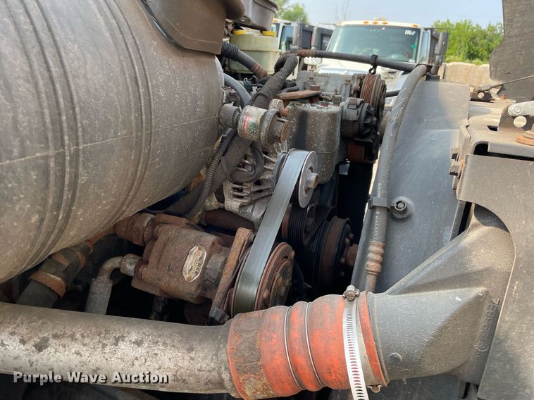 image for item DS8811 2005 International 4300  spreader truck