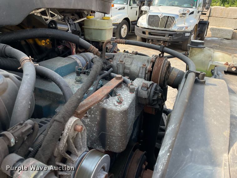 image for item DS8811 2005 International 4300  spreader truck