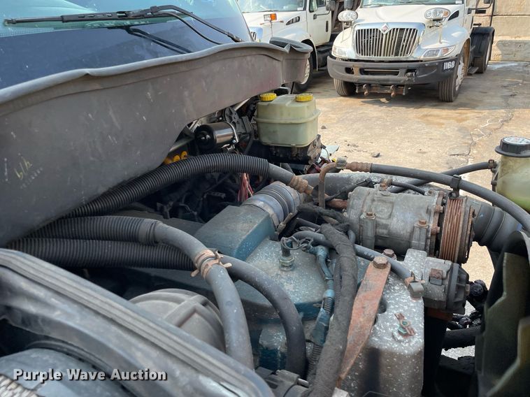 image for item DS8811 2005 International 4300  spreader truck