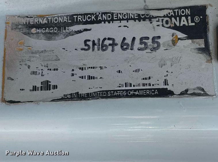 image for item DS8811 2005 International 4300  spreader truck