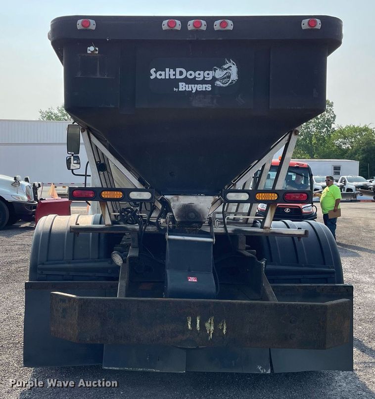 image for item DS8812 2006 International 4300  spreader truck