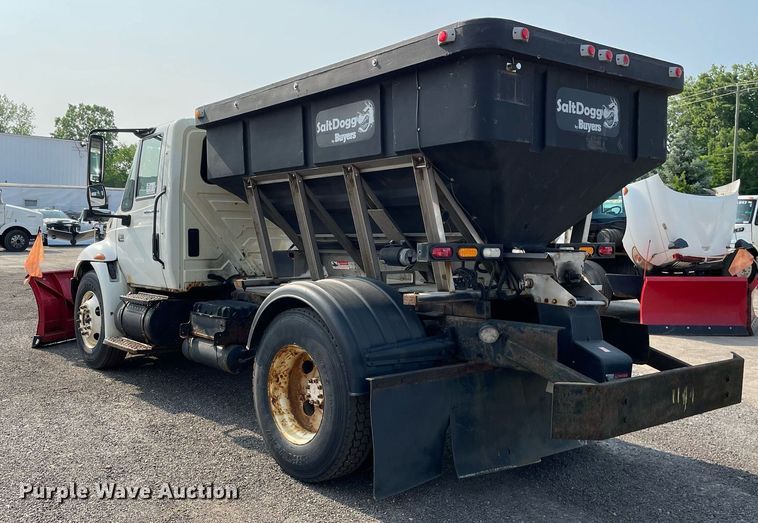 image for item DS8812 2006 International 4300  spreader truck