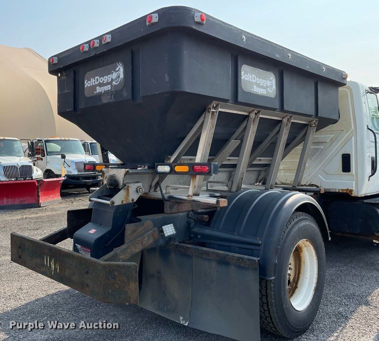 image for item DS8812 2006 International 4300  spreader truck