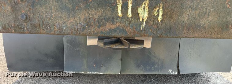 image for item DS8812 2006 International 4300  spreader truck