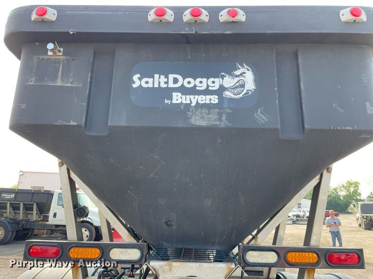 image for item DS8812 2006 International 4300  spreader truck