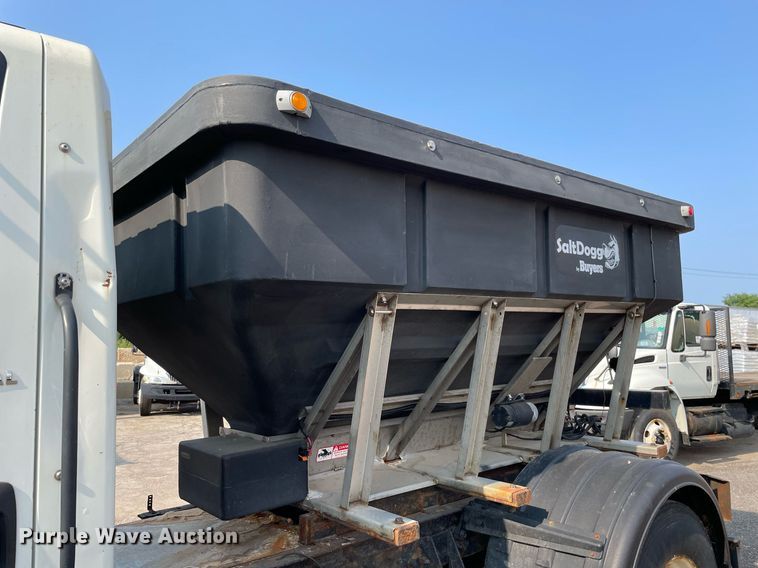 image for item DS8812 2006 International 4300  spreader truck