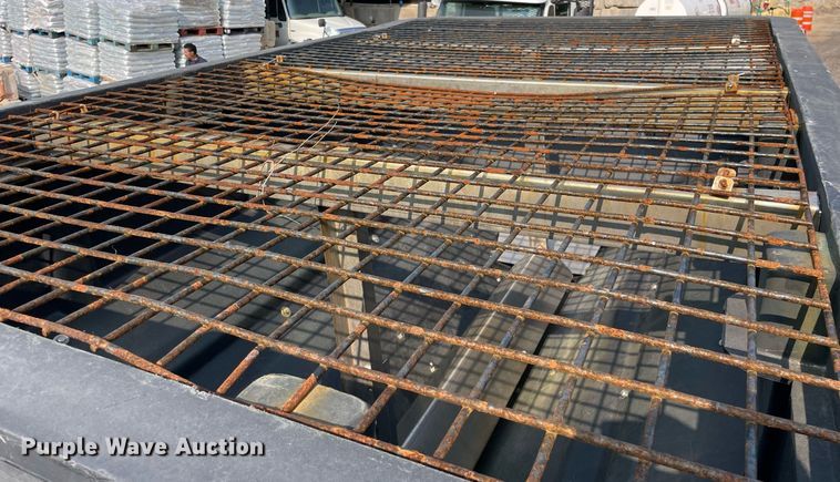 image for item DS8812 2006 International 4300  spreader truck