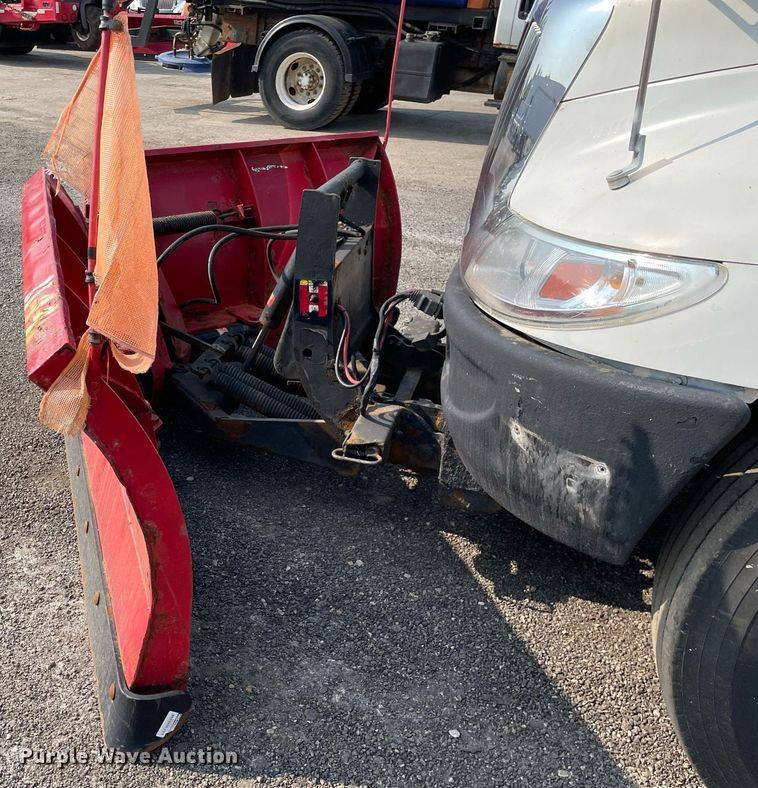 image for item DS8812 2006 International 4300  spreader truck