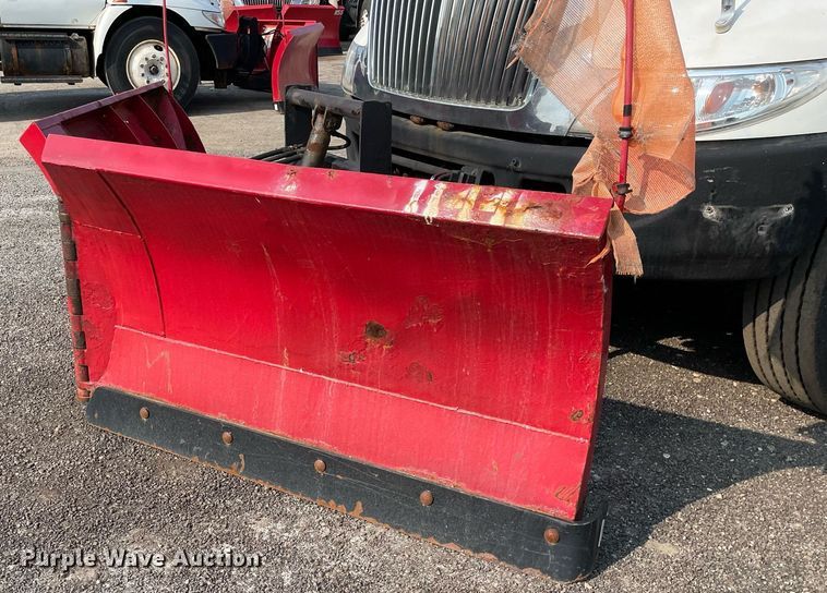 image for item DS8812 2006 International 4300  spreader truck