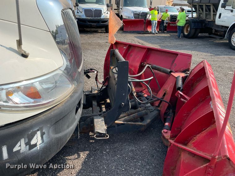 image for item DS8812 2006 International 4300  spreader truck