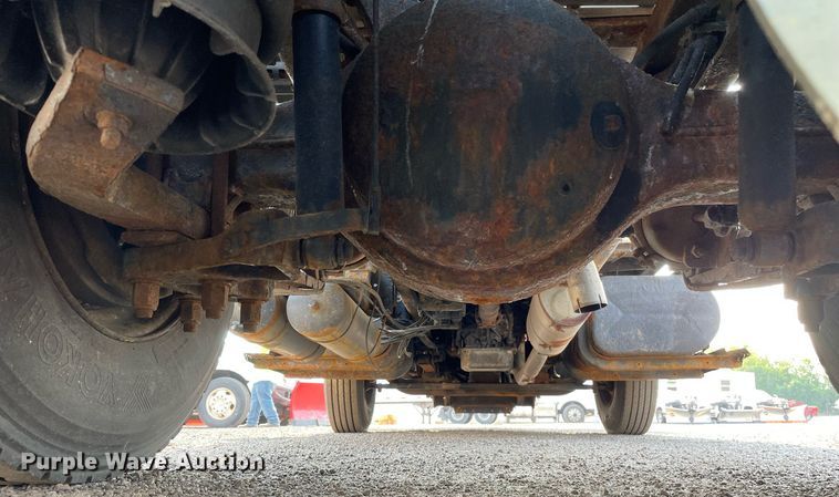 image for item DS8812 2006 International 4300  spreader truck