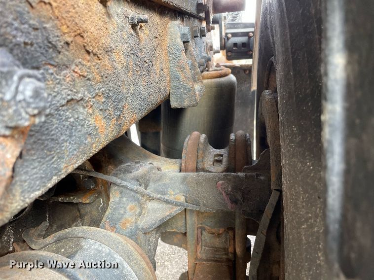 image for item DS8812 2006 International 4300  spreader truck