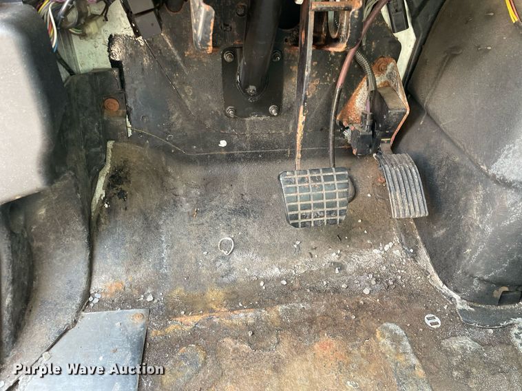 image for item DS8812 2006 International 4300  spreader truck