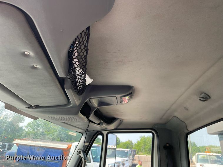 image for item DS8812 2006 International 4300  spreader truck